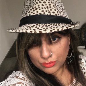 Meet your Posher, Samina